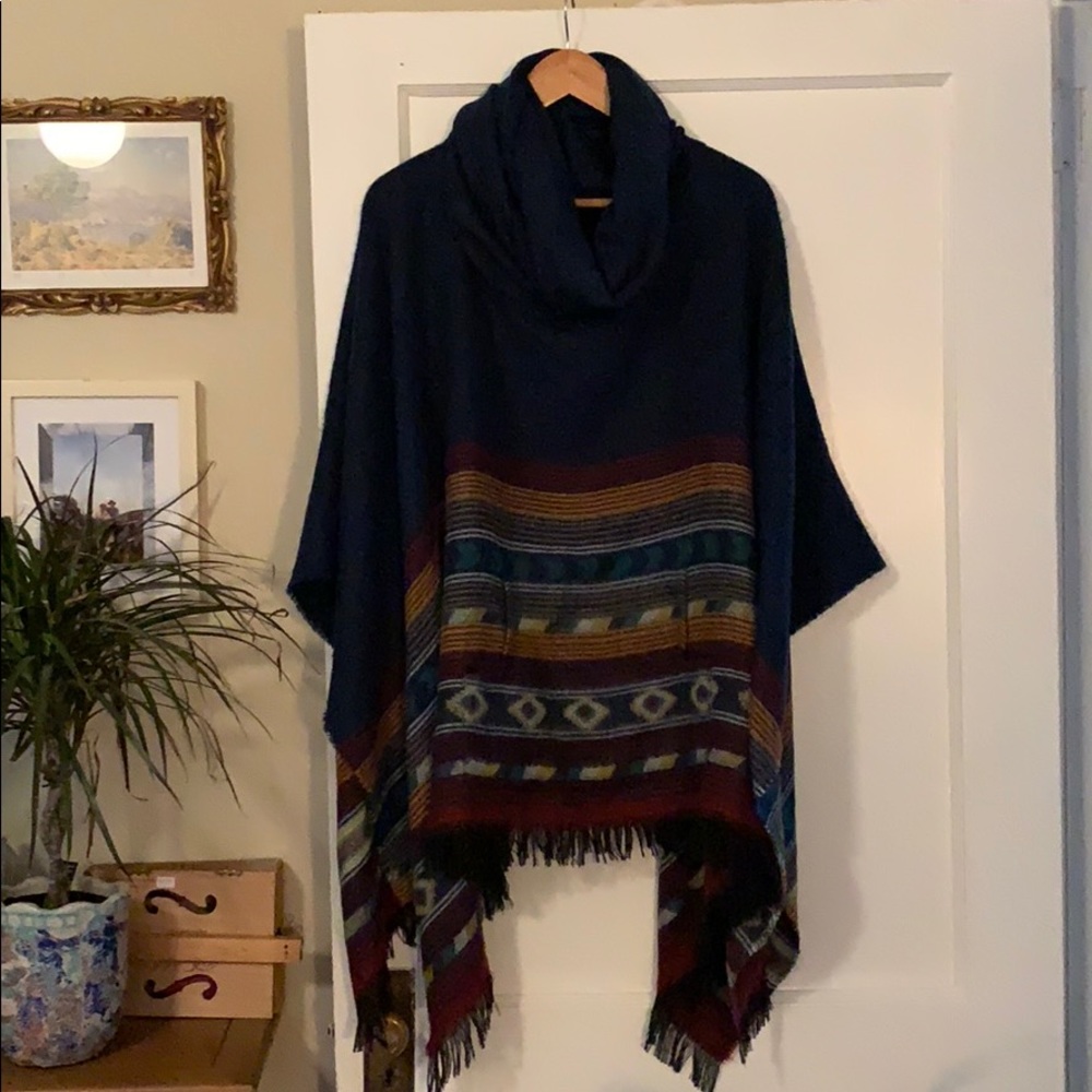 Steve Madden Aztec poncho with POCKETS